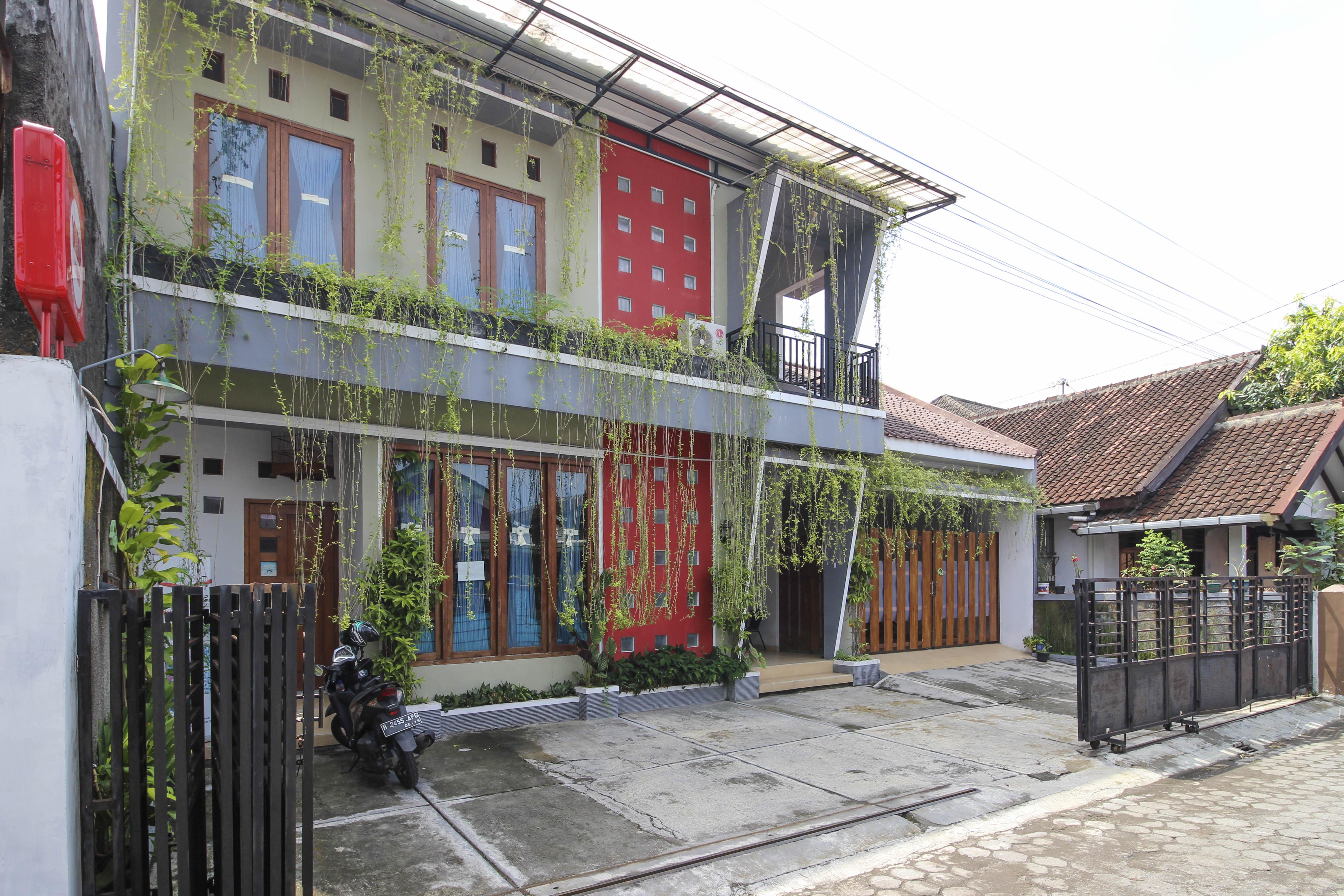 Reddoorz Near Hartono Mall Kejayan Exterior photo