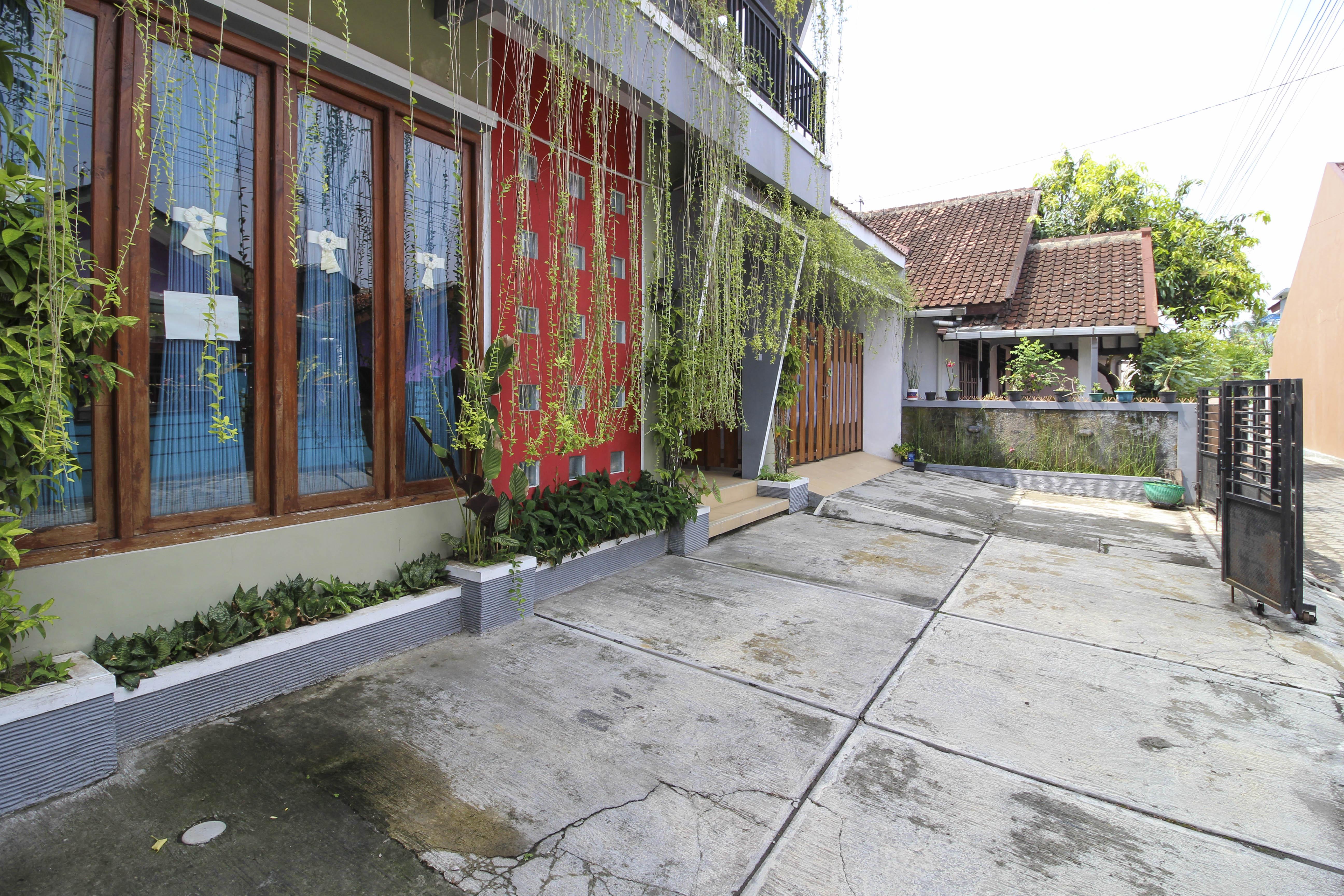 Reddoorz Near Hartono Mall Kejayan Exterior photo